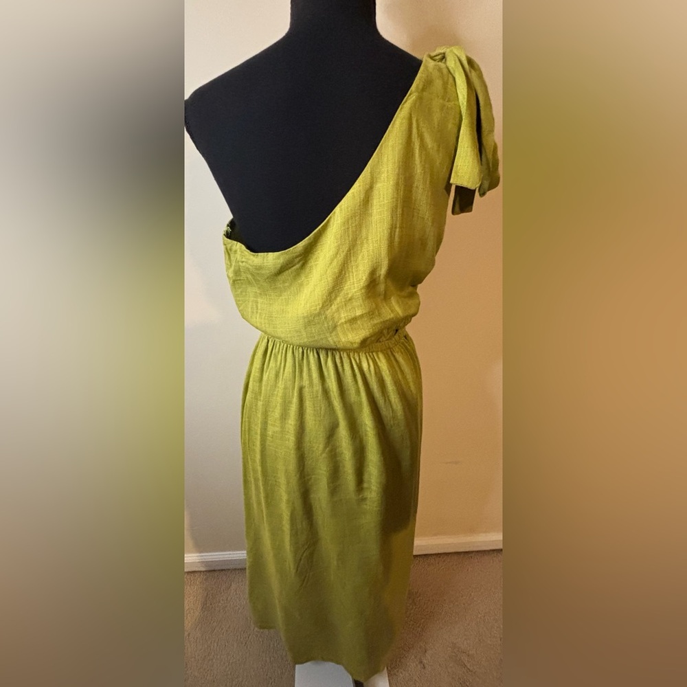 Elegant One-Shoulder Green Maxi Dress with Cut Out side-Medium - Picture 4 of 13